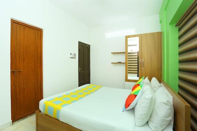 The Solo Apartments Kadavanthra Kochi Exterior foto
