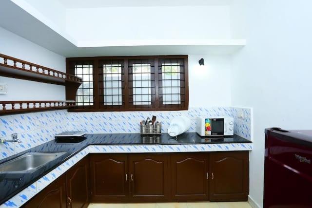 The Solo Apartments Kadavanthra Kochi Exterior foto