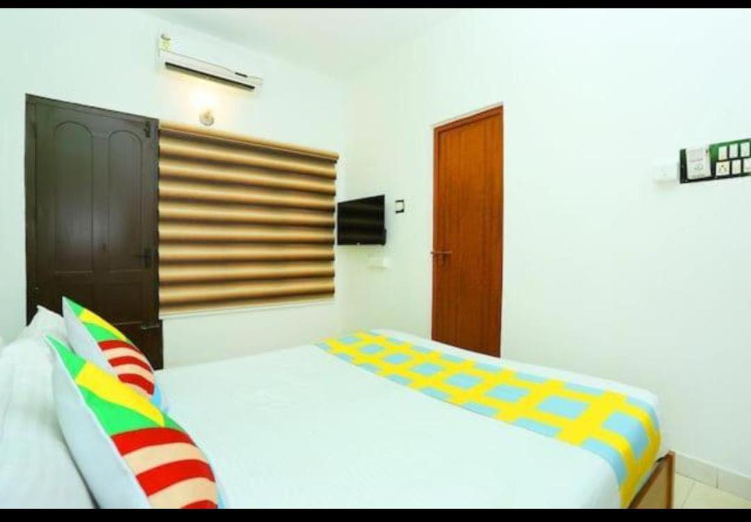 The Solo Apartments Kadavanthra Kochi Exterior foto